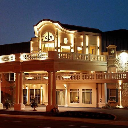 Chateau Louis Hotel & Conference Centre Edmonton Bagian luar foto