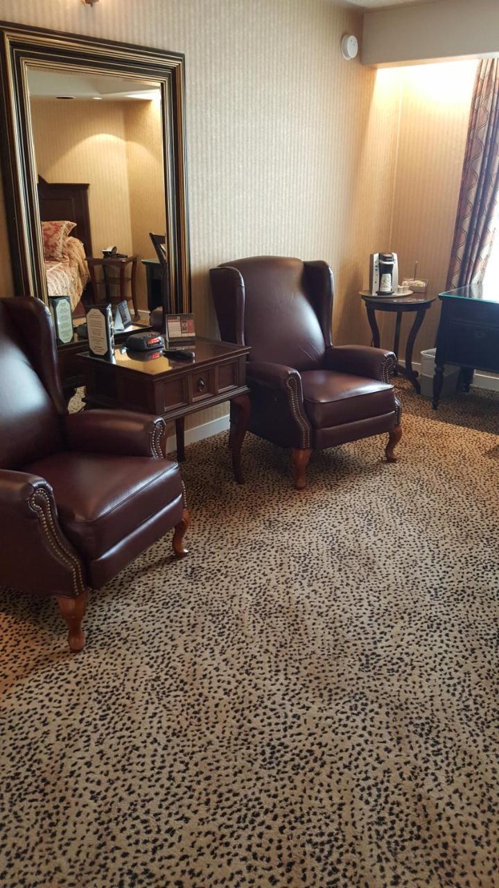 Chateau Louis Hotel & Conference Centre Edmonton Bagian luar foto