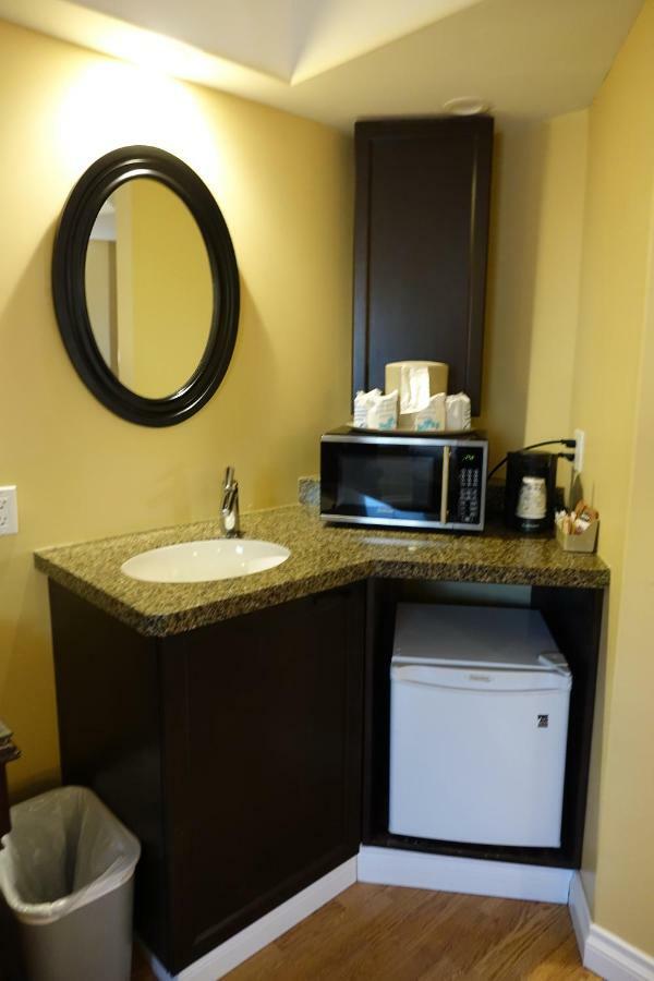 Chateau Louis Hotel & Conference Centre Edmonton Bagian luar foto