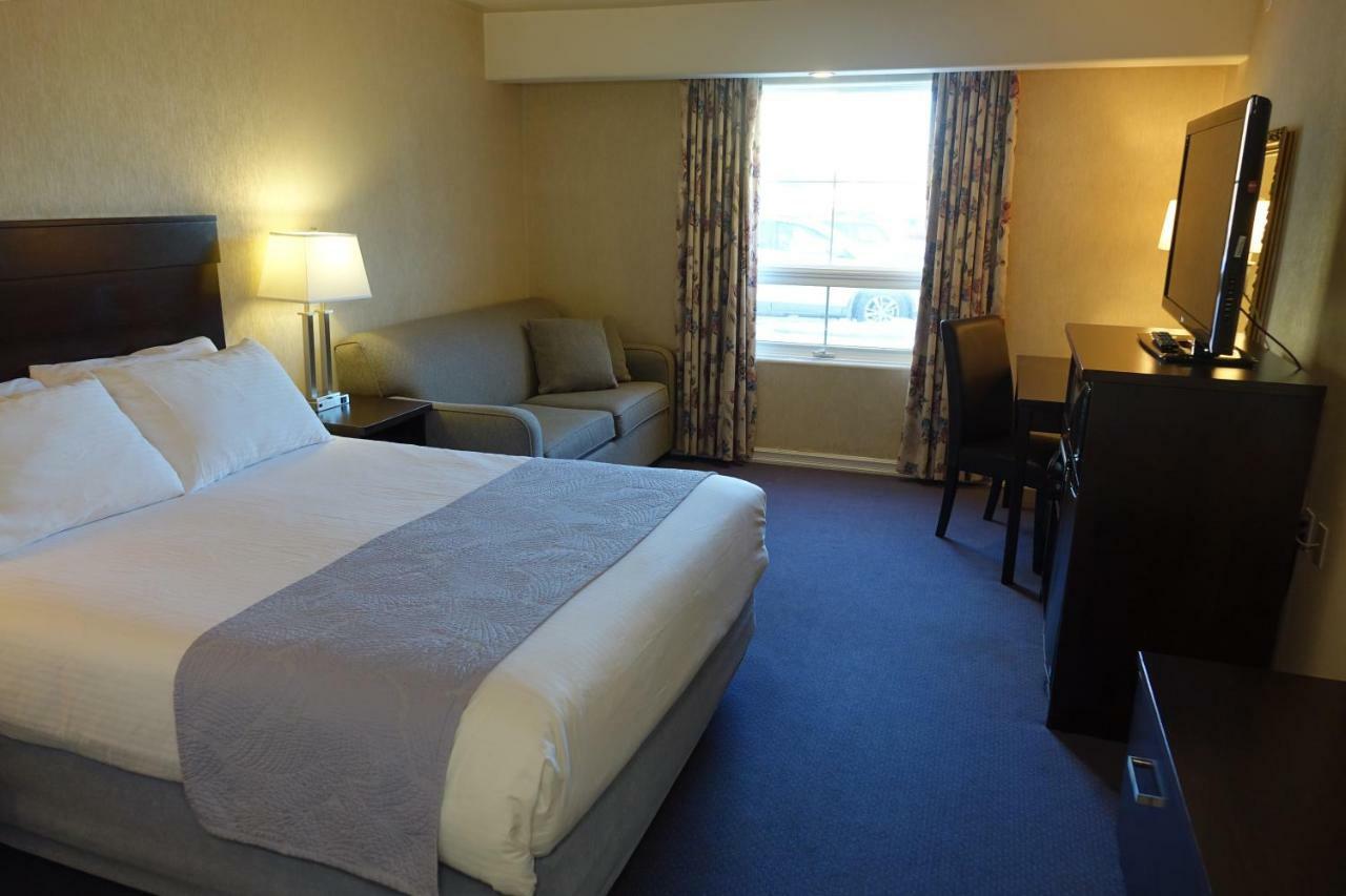 Chateau Louis Hotel & Conference Centre Edmonton Bagian luar foto